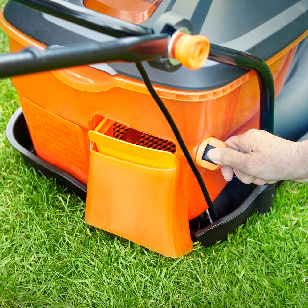 LawnMaster MEH1836-01 1800W Hand Propelled 36cm Hover Electric Lawn Mower with Grass Collection Box Image 3