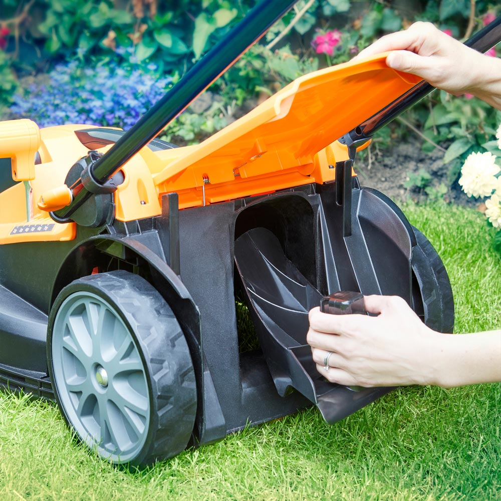 LawnMaster CLMF2437G-01 24V Hand Propelled 37cm Rotary Battery Lawn Mower Image 4