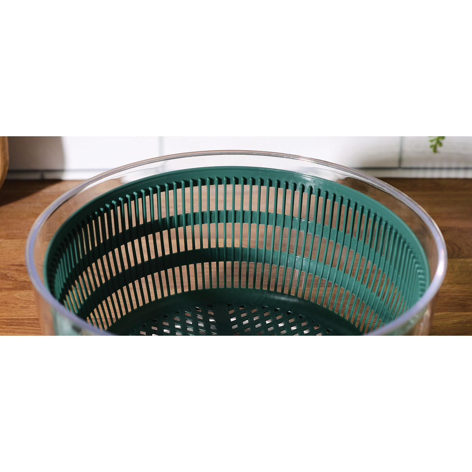 MY Salad Spinner - Green and White Image 4