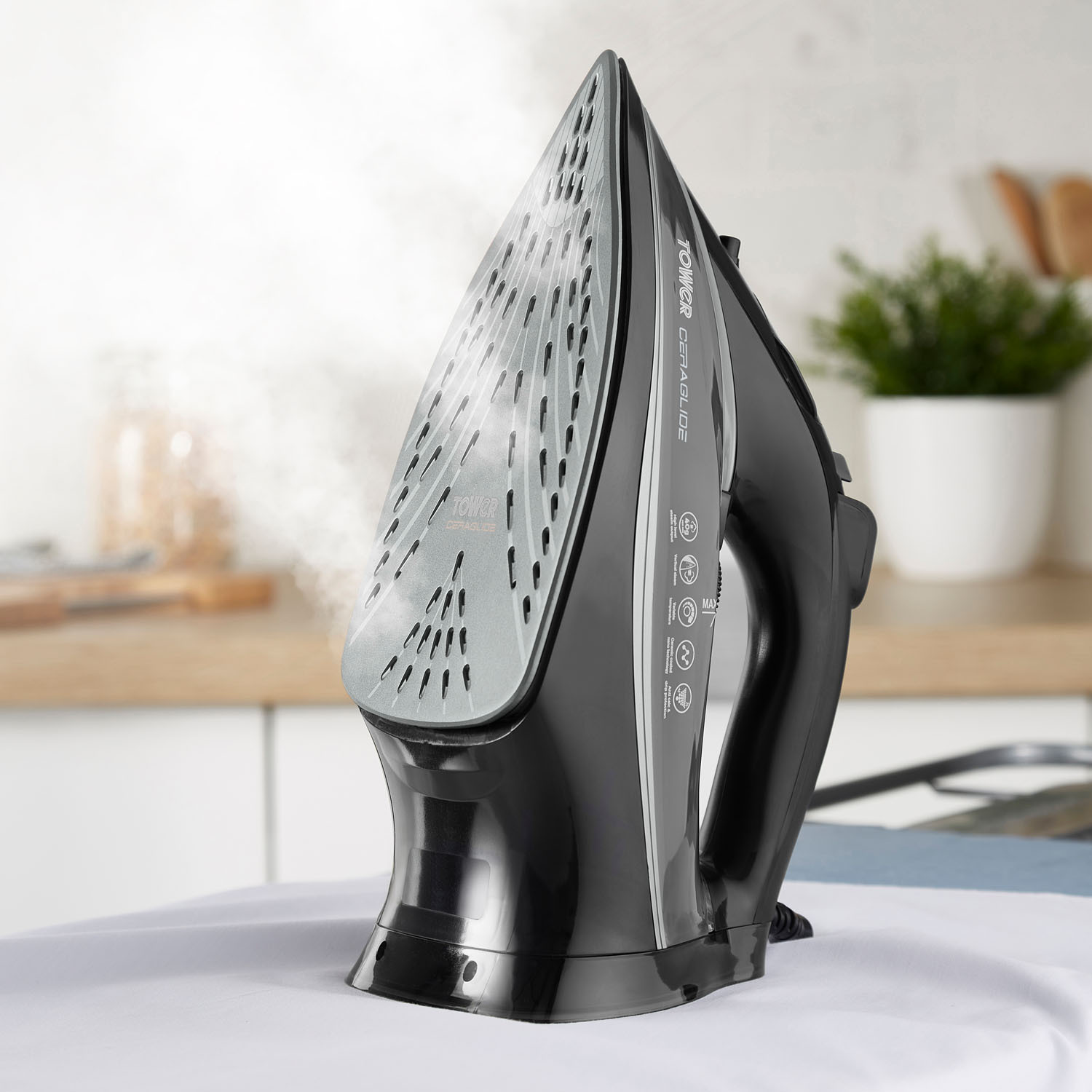 Tower CeraGlide Platinum Steam Iron 3100W Image 3