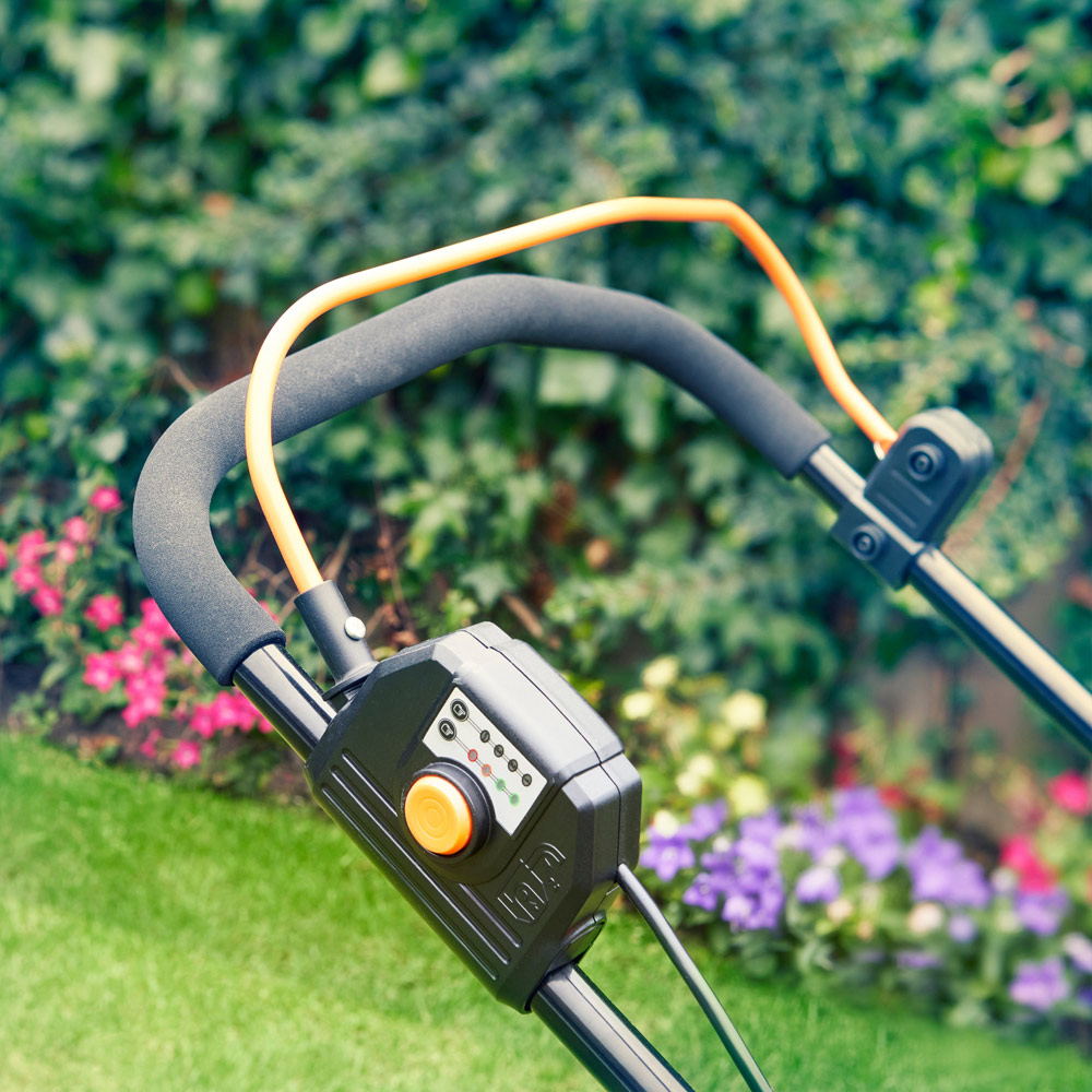LawnMaster CLMF2437G-01 24V Hand Propelled 37cm Rotary Battery Lawn Mower Image 6