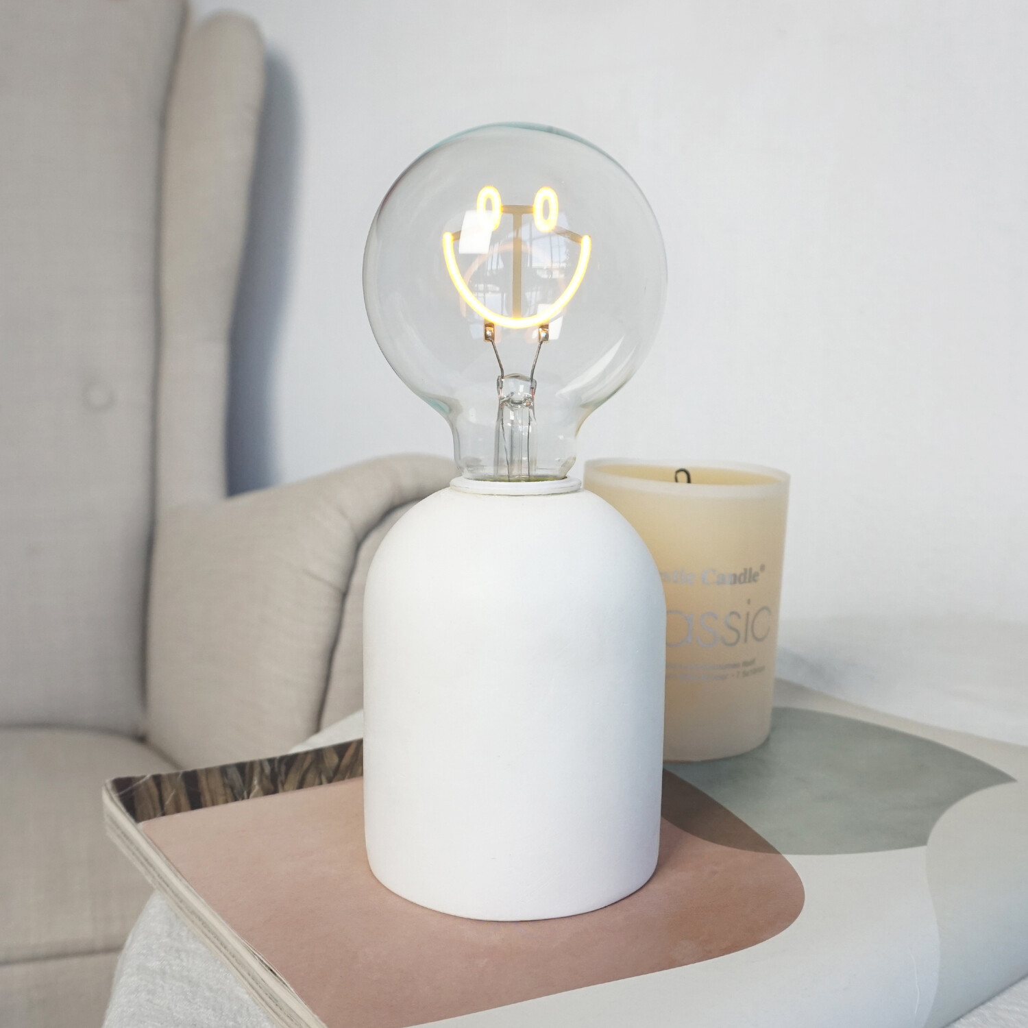 Smiley Neon Bulb Light White Image 3