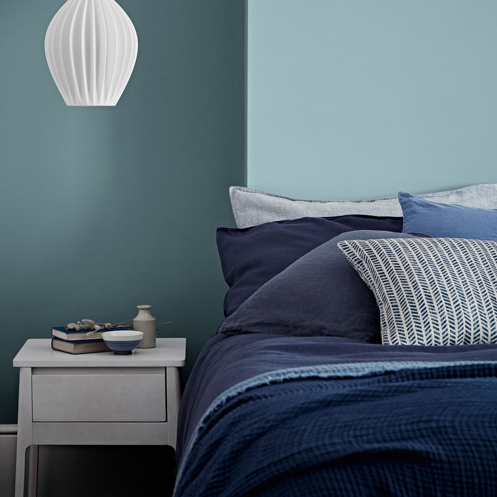 Crown Breatheasy Walls & Ceilings Duck Egg Silk Emulsion Paint 2.5L Image 4