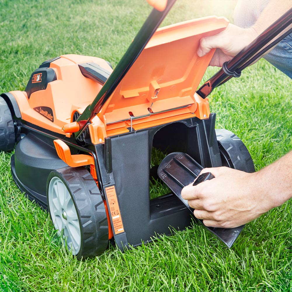 LawnMaster CLMF2434G-01 24V Hand Propelled 34cm Rotary Lawn Mower Image 5