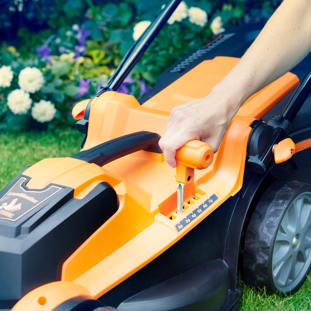 LawnMaster CLMF2437G-01 24V Hand Propelled 37cm Rotary Battery Lawn Mower Image 5