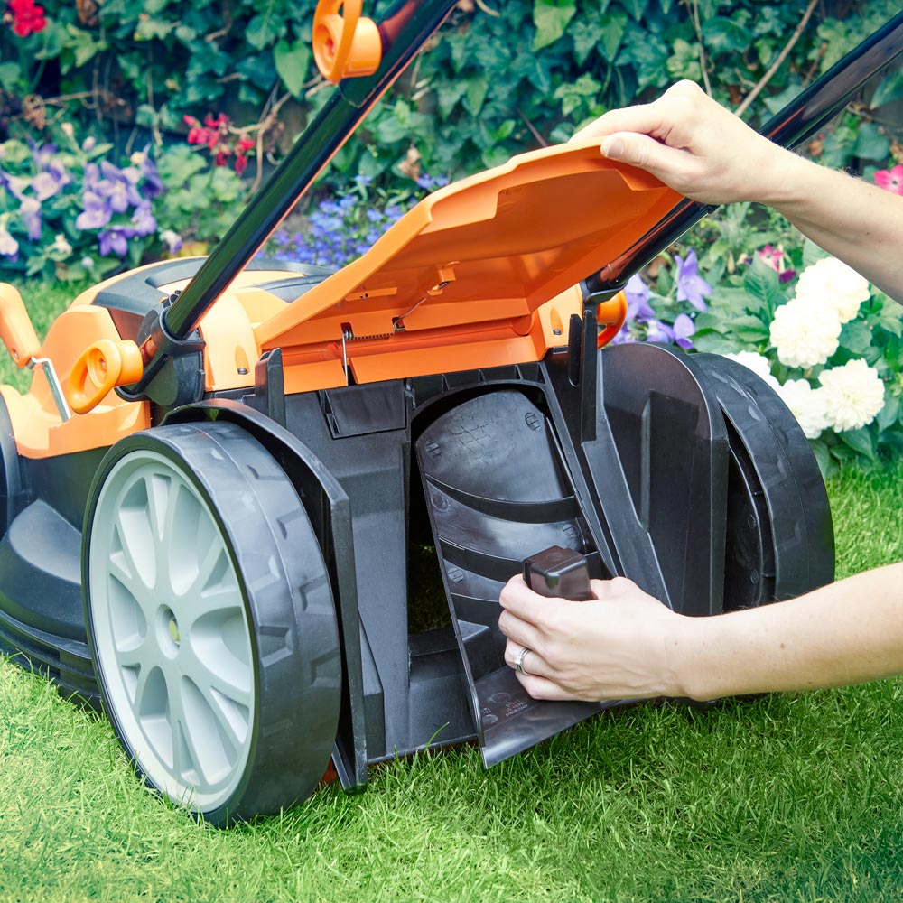 LawnMaster MEB1840M-01 1800W Hand Propelled 40cm Rotary Electric Lawn Mower Image 4