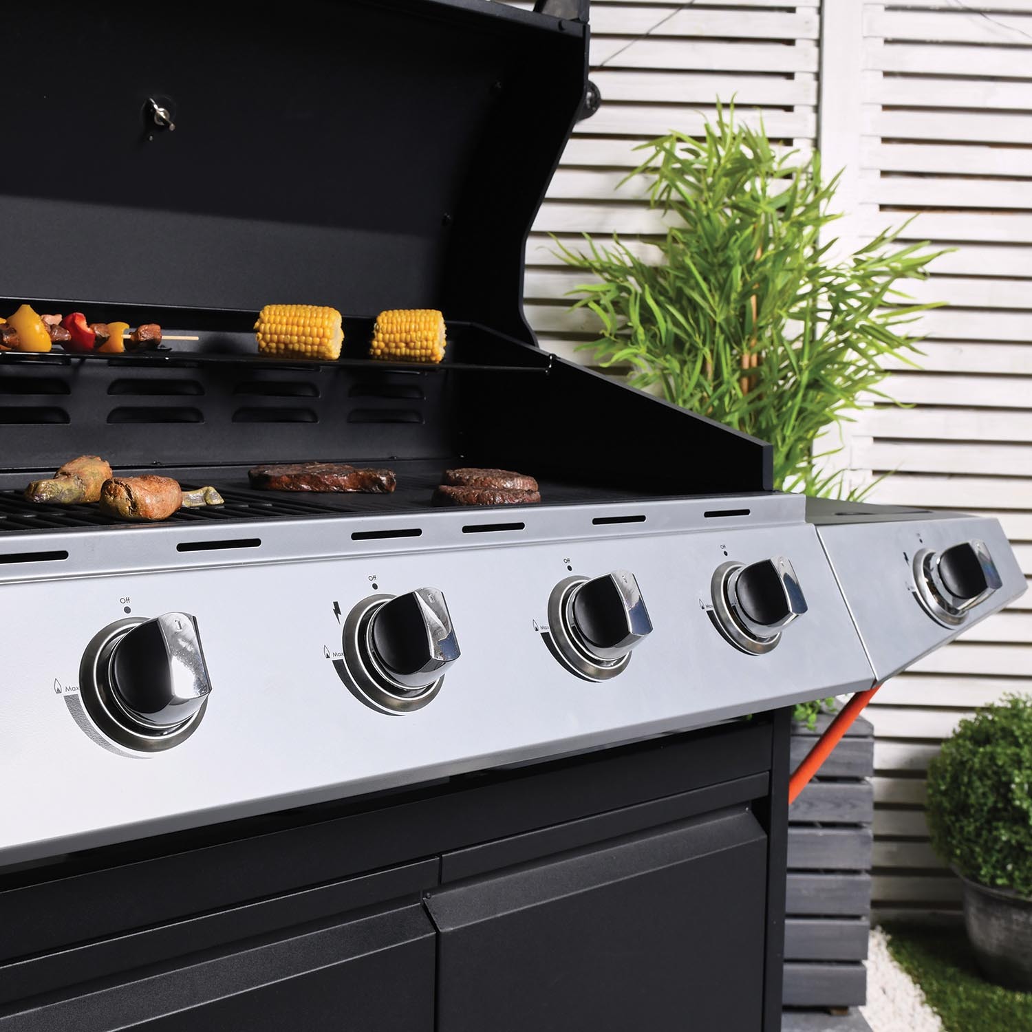 BBQ Chef Columbus Black and Silver 4 Burner BBQ with Side Burner Image 8