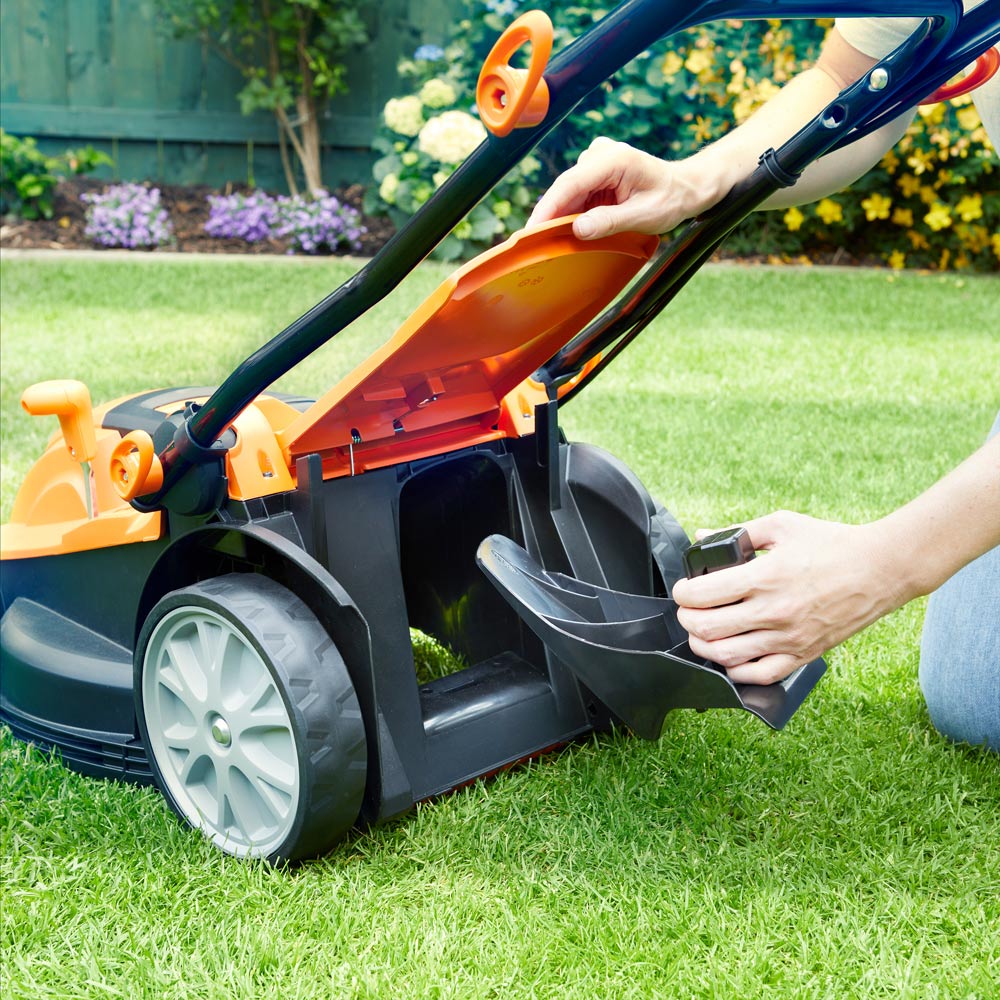 LawnMaster M2EB1637M-01 1600W Hand Propelled 37cm Rotary Electric Lawn Mower Image 4