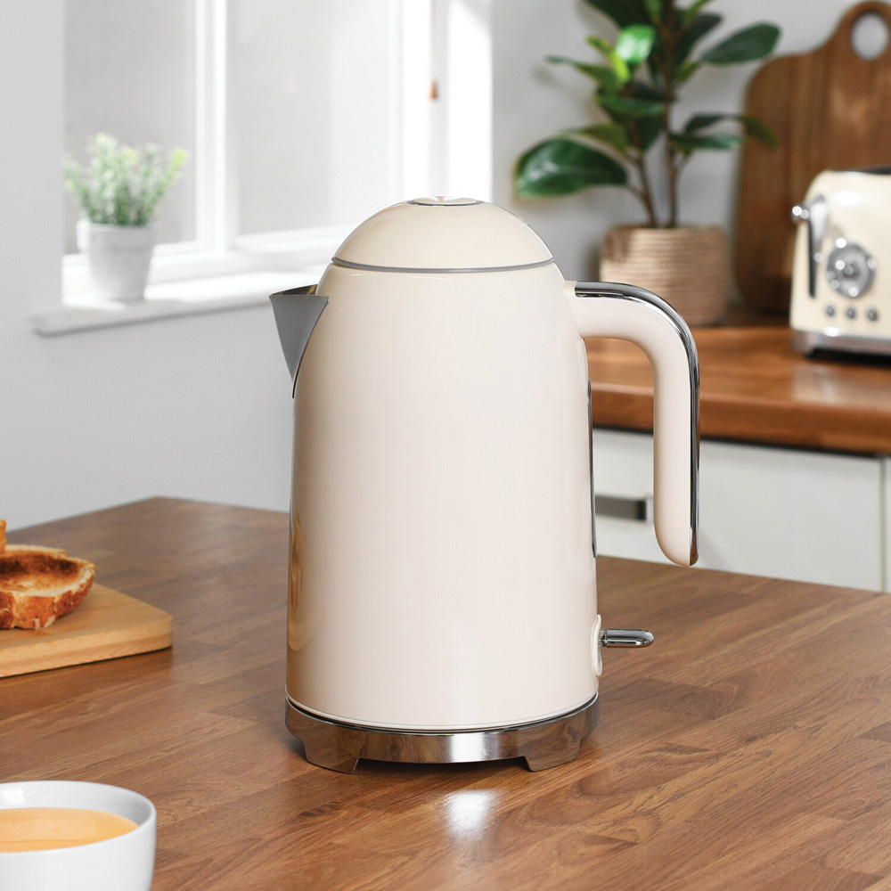 Retro Kettle Cream Image 6