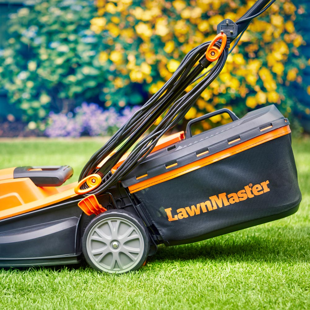 LawnMaster MEB1434M-01 1400W Hand Propelled 34cm Rotary Electric Lawn Mower Image 6