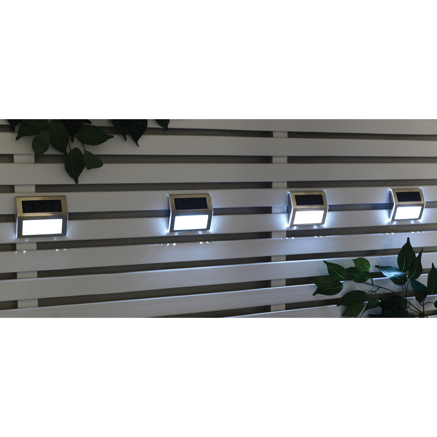 Solar Hudson Fence Lights 8 Pack Image 2
