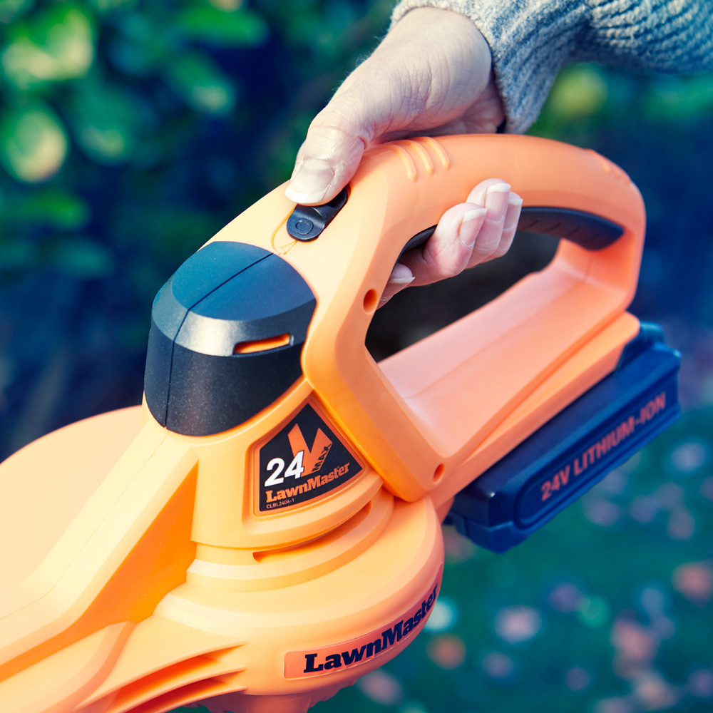 LawnMaster 24V Cordless Leaf Blower Image 4