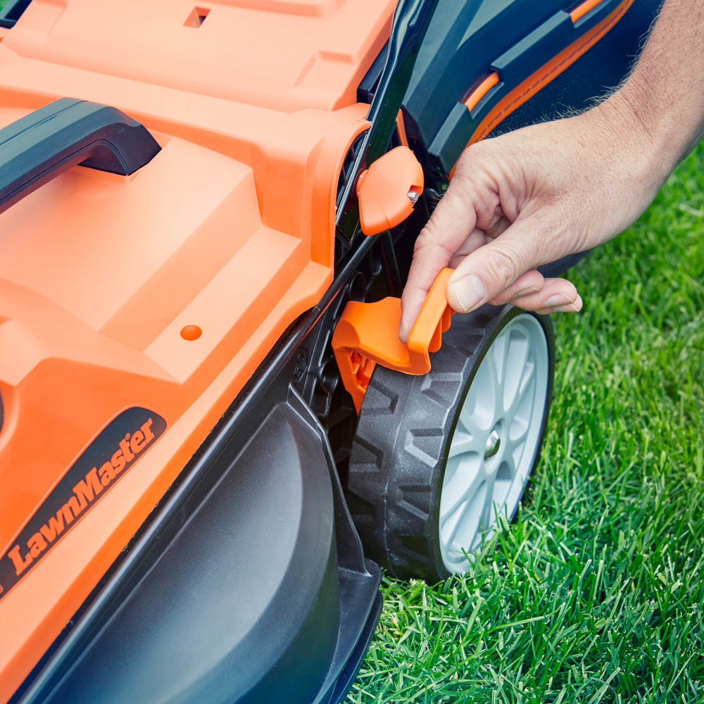 LawnMaster CLMF2434G-01 24V Hand Propelled 34cm Rotary Lawn Mower Image 4
