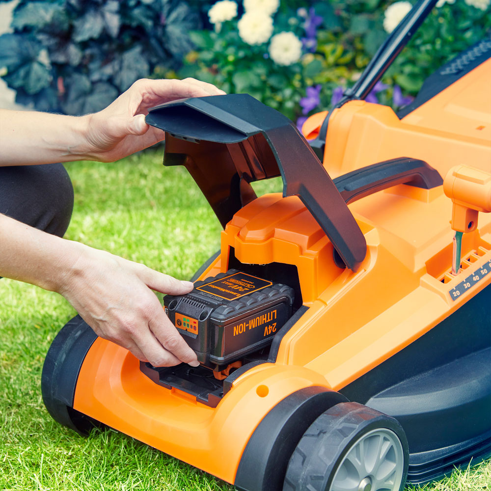LawnMaster CLMF2437G-01 24V Hand Propelled 37cm Rotary Battery Lawn Mower Image 3