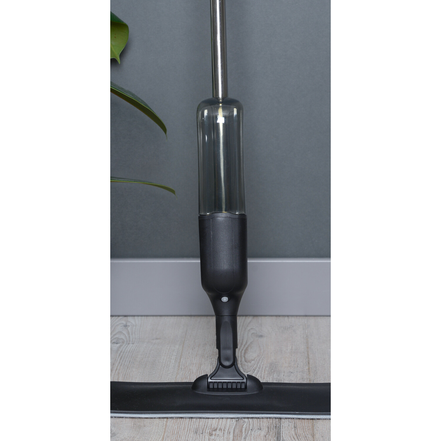 Trigger Spray Mop Image 3