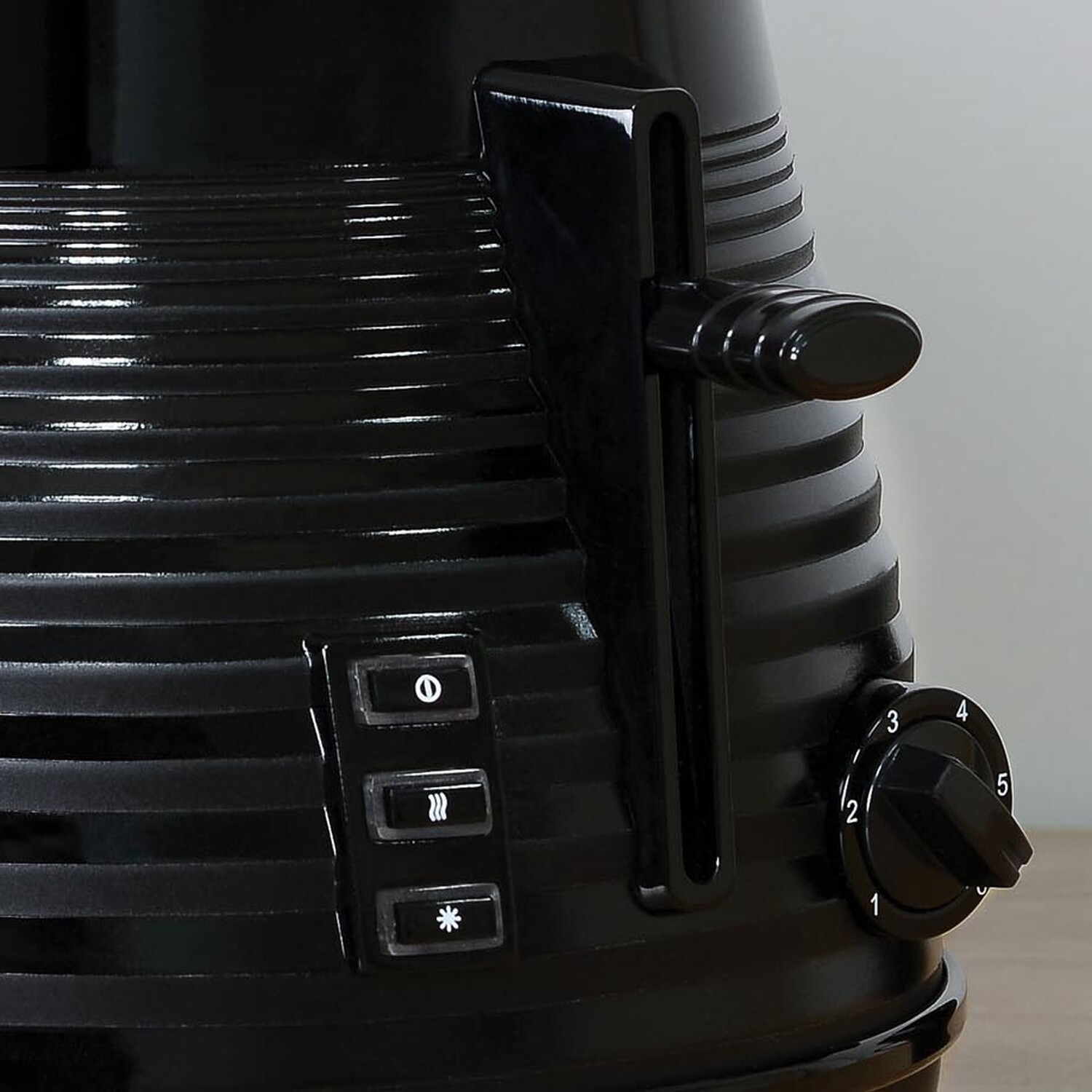 Nera Black 2 Slot Ribbed Plastic Toaster - Black Image 3