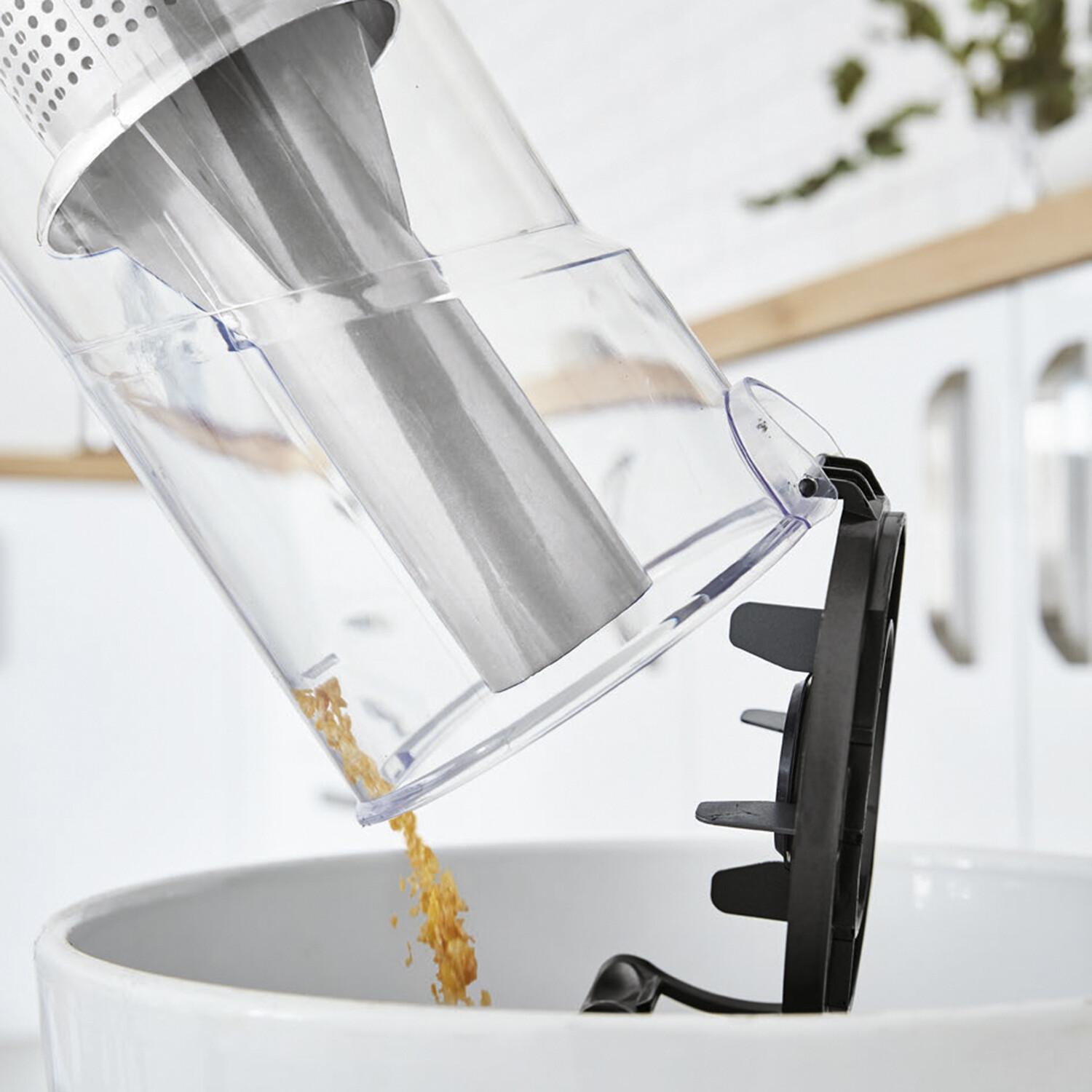 Upright Vacuum Cleaner 750W Image 3