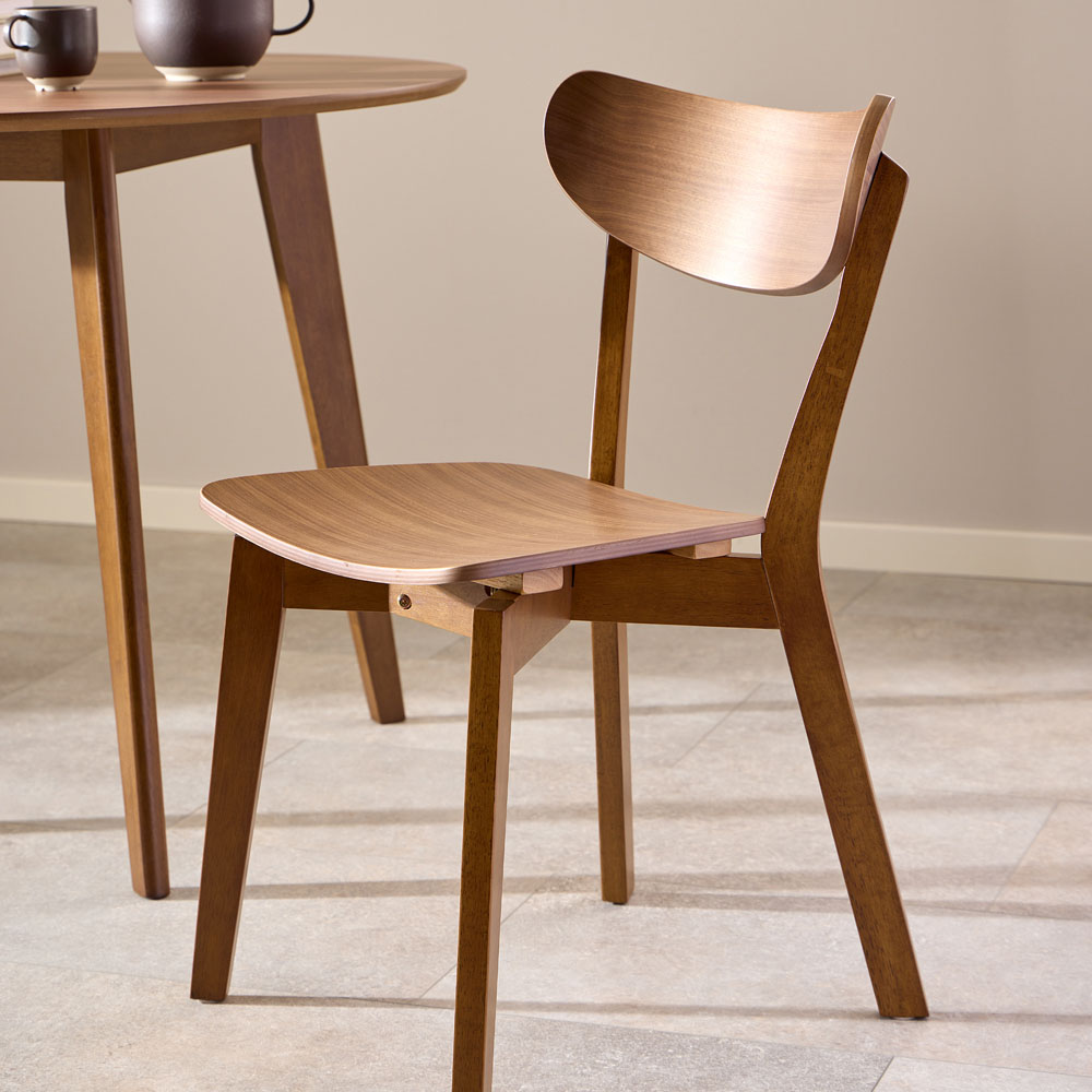 Furniture To Go Roxby Walnut 4 Seater Round Dining Set Image 9