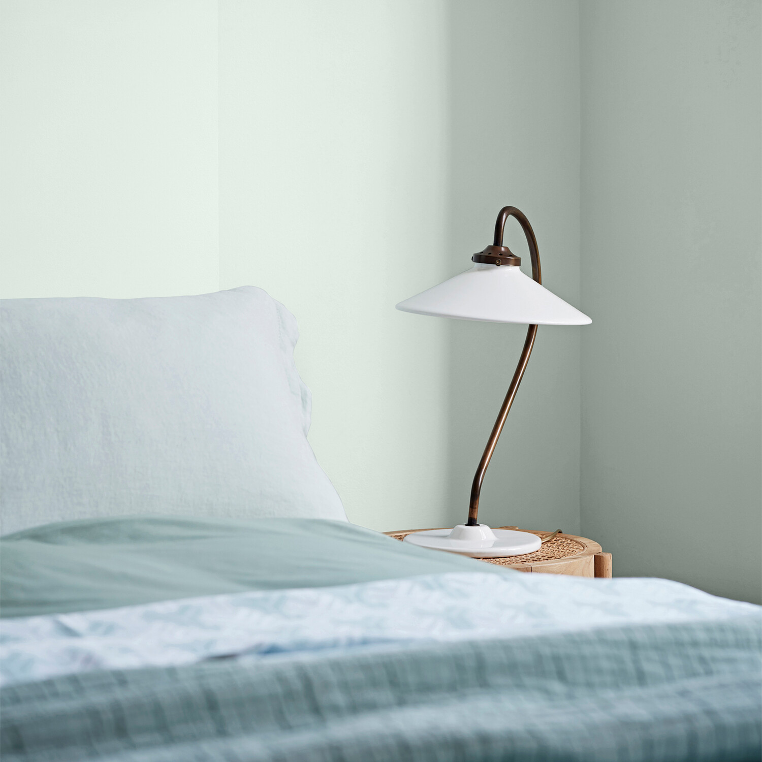 Crown Easyclean Botanical Extract Matt Emulsion Multisurface Paint 2.5L Image 8