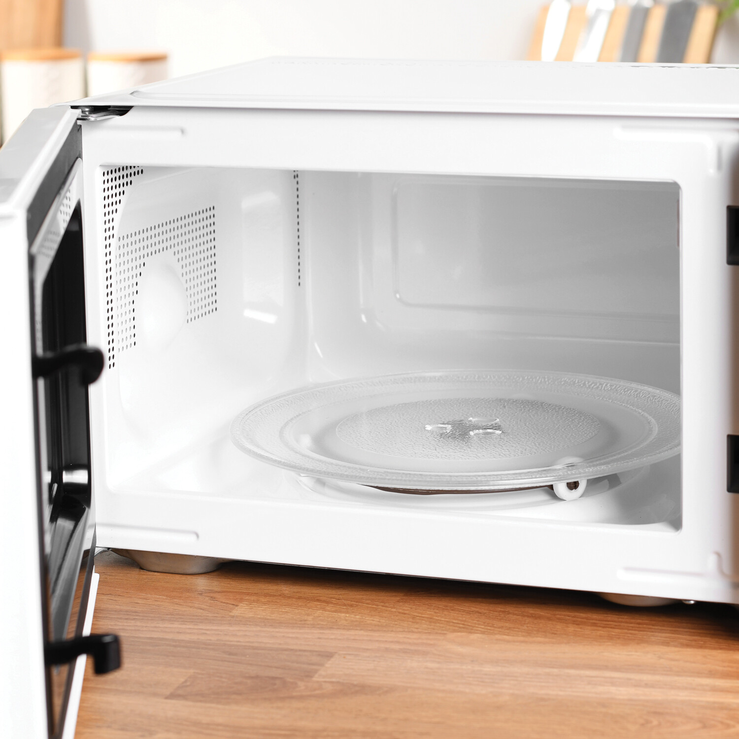 My Kitchen Essentials Microwave 20L - White Image 4