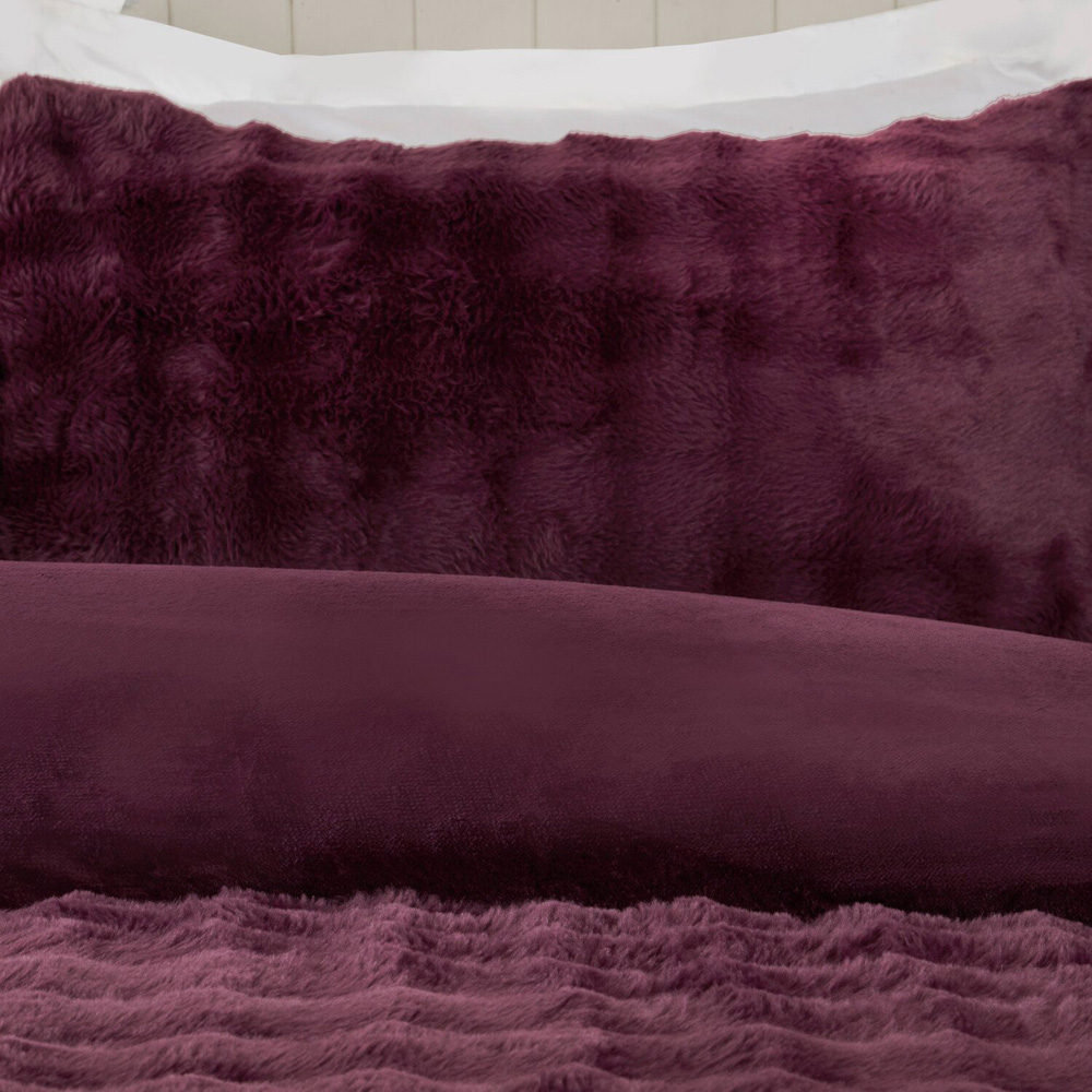 Aurora Soft Faux Fur Duvet Set Berry Double Image 4