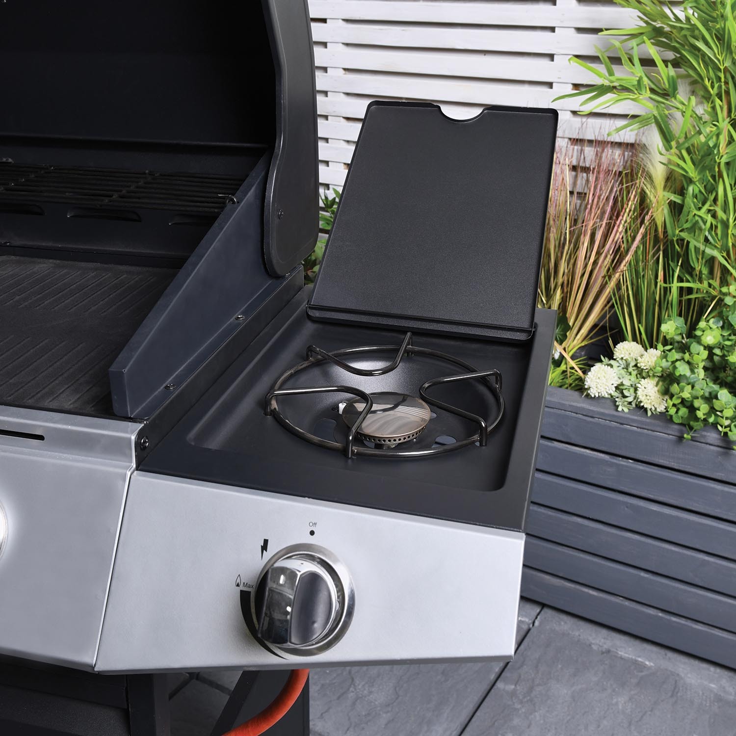 BBQ Chef Columbus Black and Silver 4 Burner BBQ with Side Burner Image 2