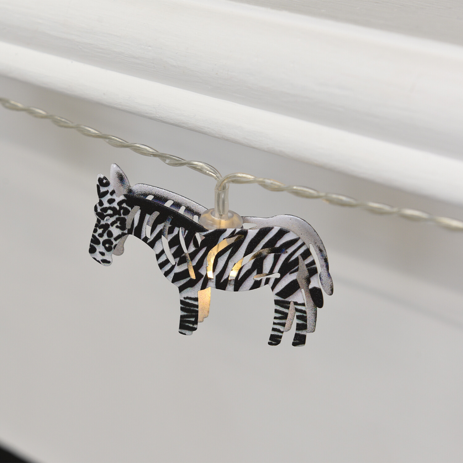 15 LED Zebra String Light - Black and White Image 3