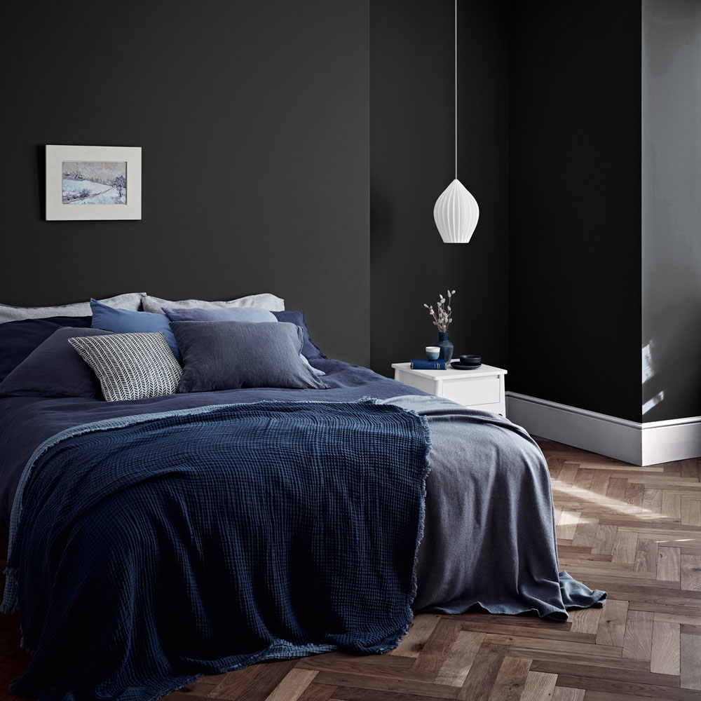 Crown Walls & Ceilings Rebel Matt Emulsion Paint 2.5L Image 4