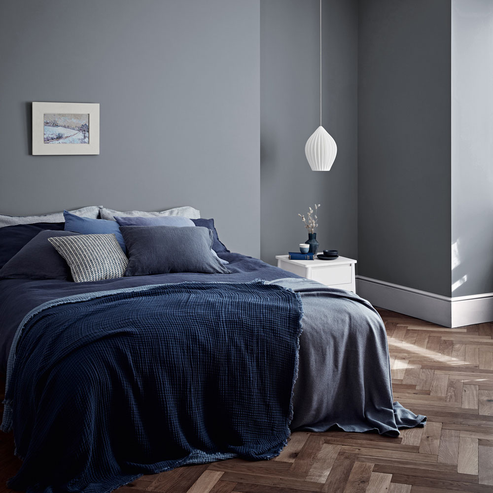 Crown Breatheasy Walls & Ceilings Blue Gravel Silk Emulsion Paint 2.5L Image 4