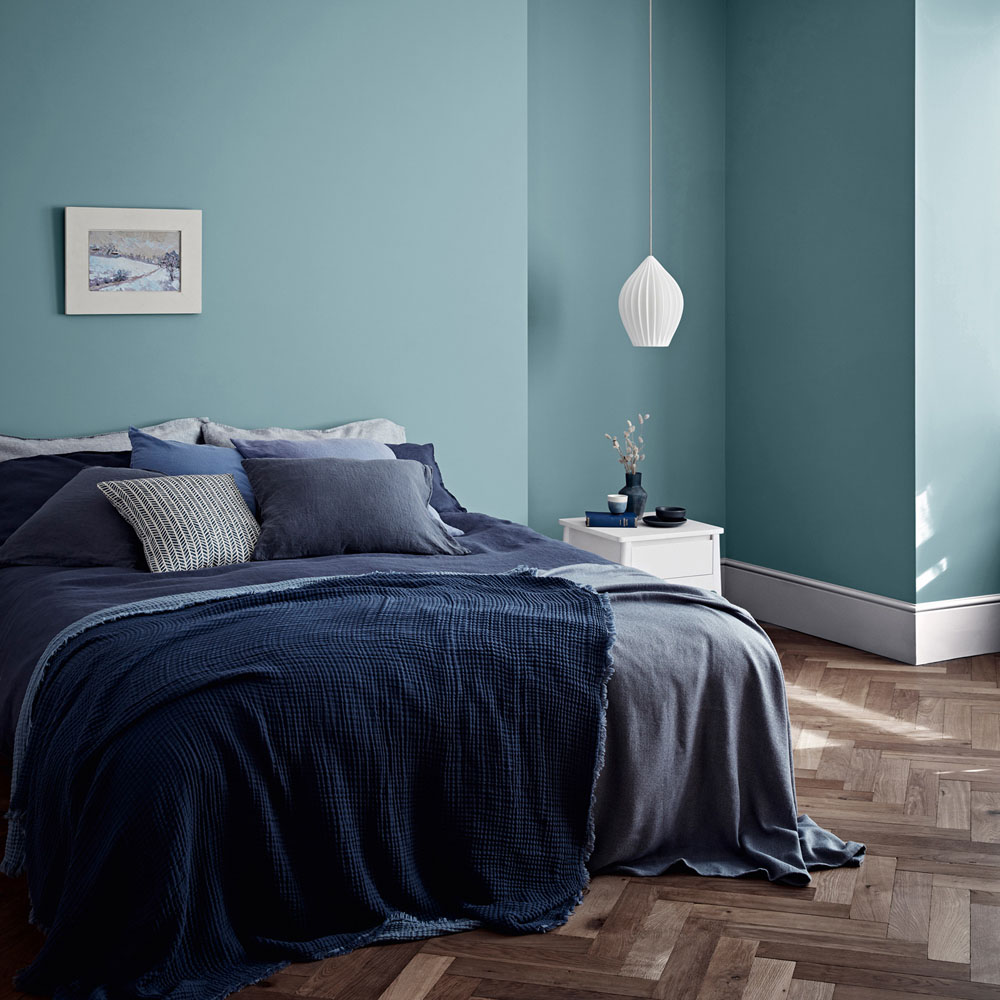 Crown Breatheasy Walls & Ceilings Duck Egg Silk Emulsion Paint 2.5L Image 5