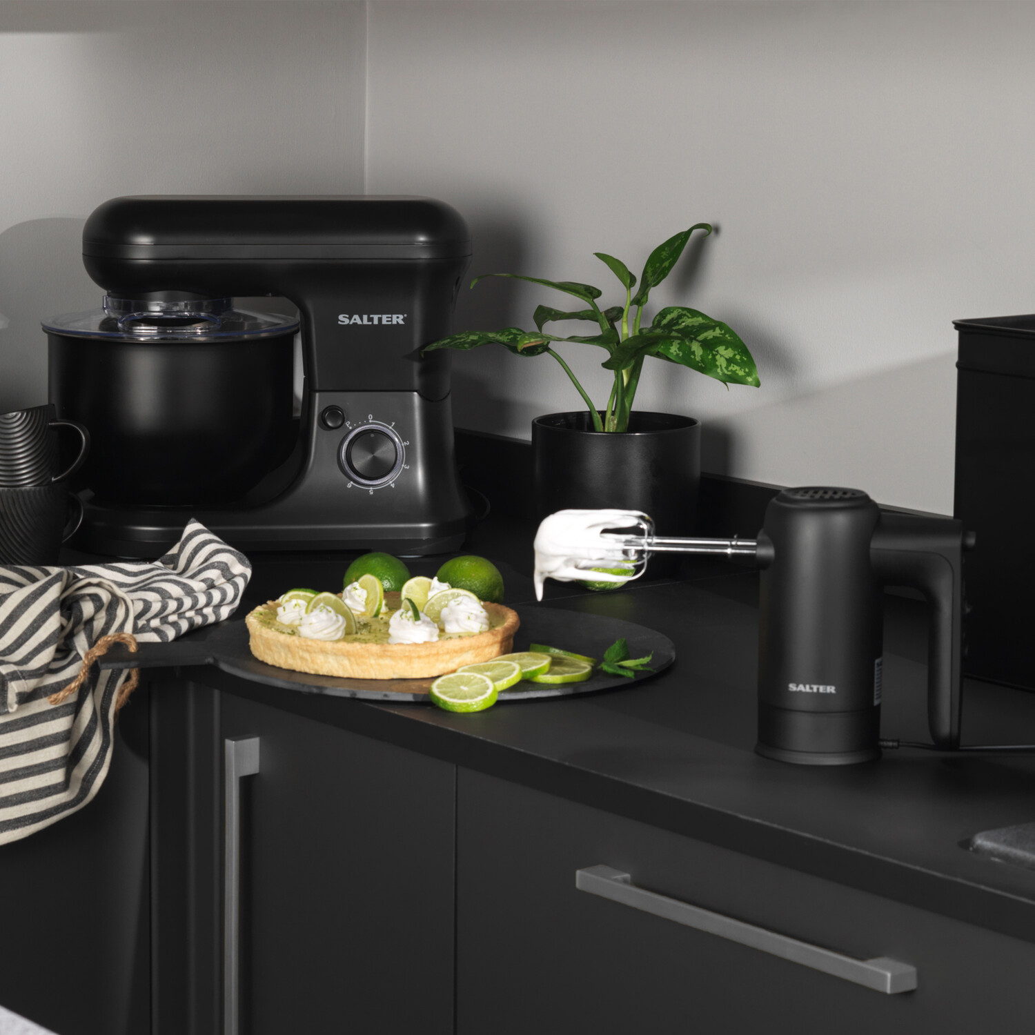 Salter Kuro Easy Store Hand Mixer 300W - Black Image 6