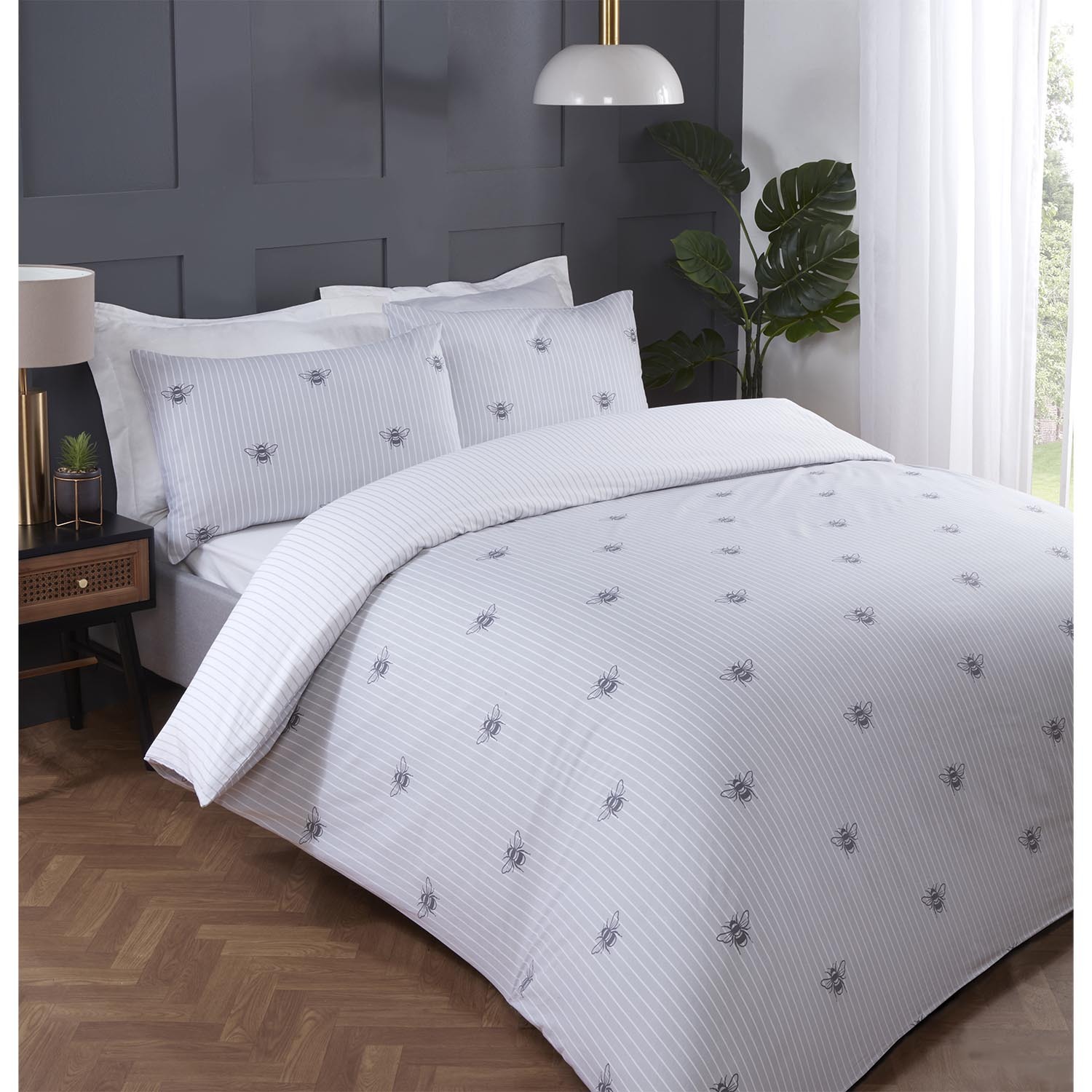 Divante King Size Betsy Bee Stripe Duvet Cover and Pillowcase Set Image 2
