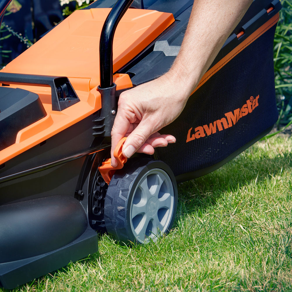 LawnMaster MX 24V Battery Operated 32cm Cordless Lawn Mower Image 6