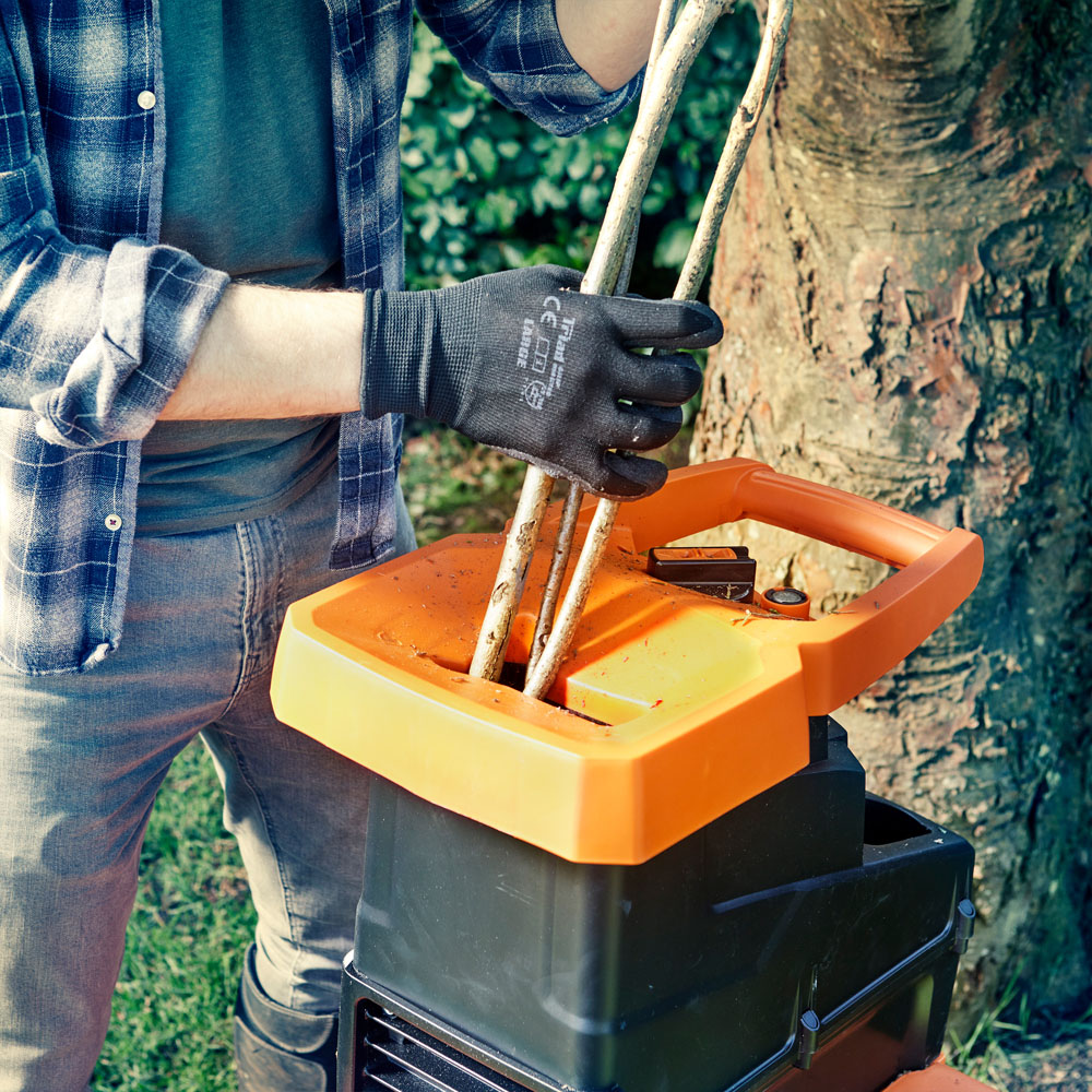 LawnMaster SDS2810-01 Quiet Electric Garden Shredder with 50L Collection Box 2800W Image 5