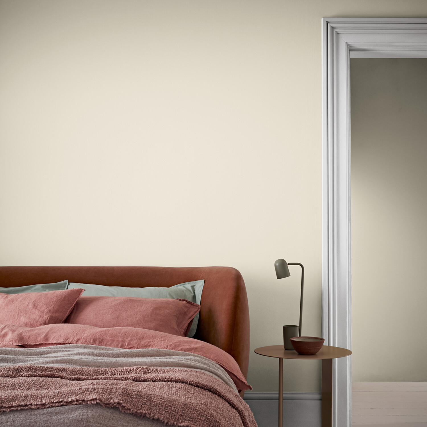 Crown Walls & Ceilings Antique Cream Mid Sheen Emulsion Paint 2.5L Image 5