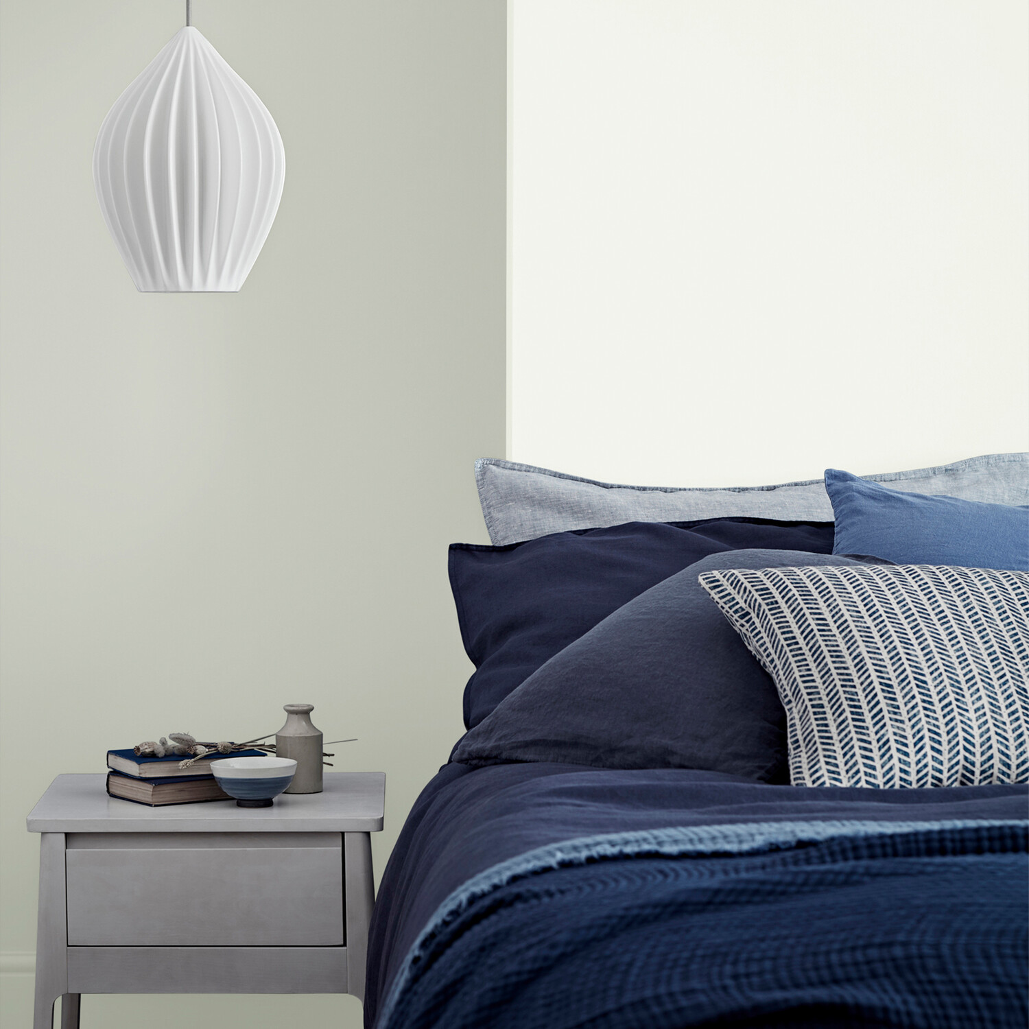 Crown Easyclean Milk White Matt Emulsion Multisurface Paint 2.5L Image 8