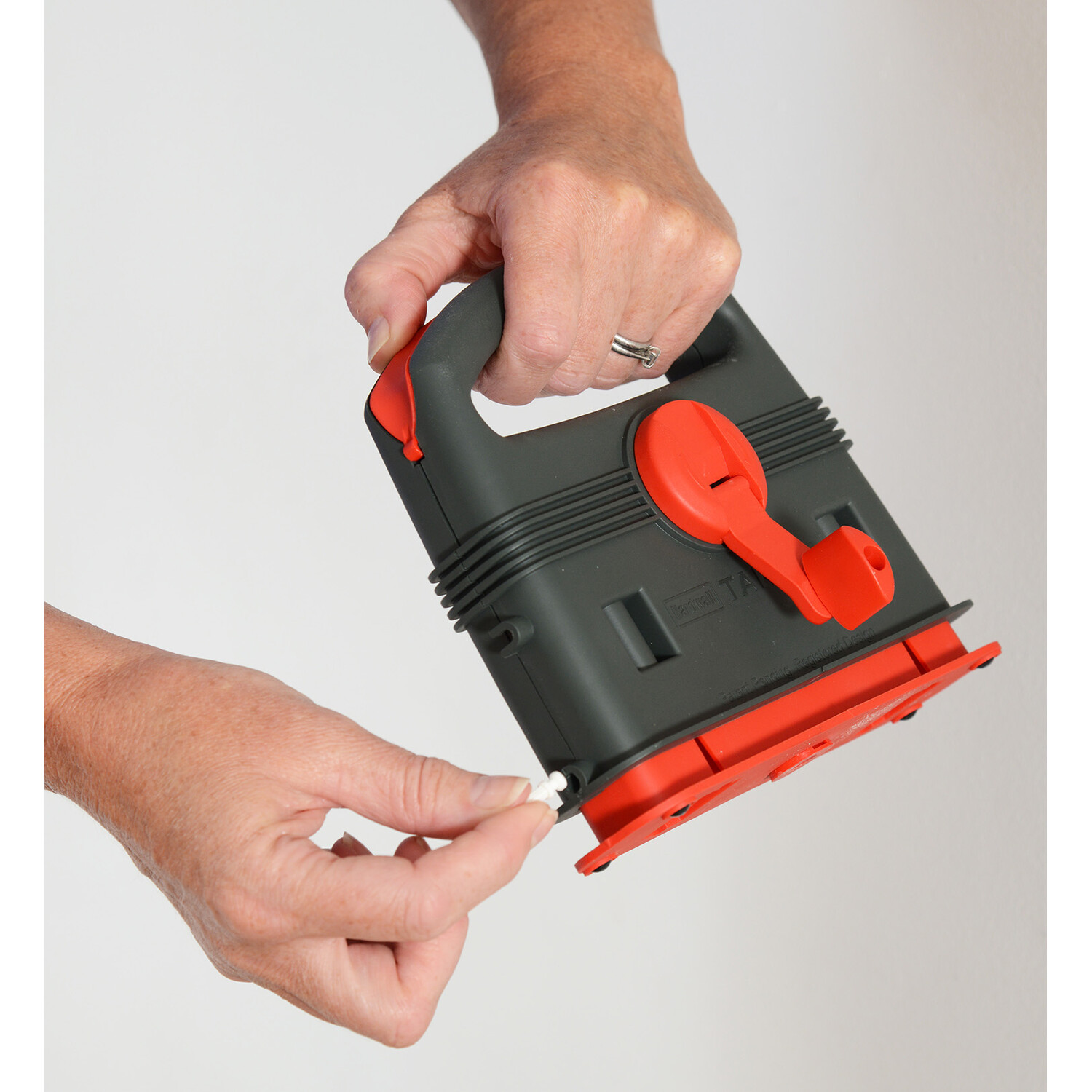 Takker 35 Piece Hardwall Hanging Kit Image 2