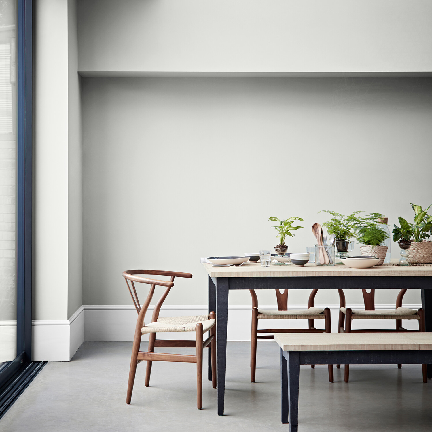 Crown Walls & Ceilings Early Dawn Mid Sheen Emulsion Paint 2.5L Image 5