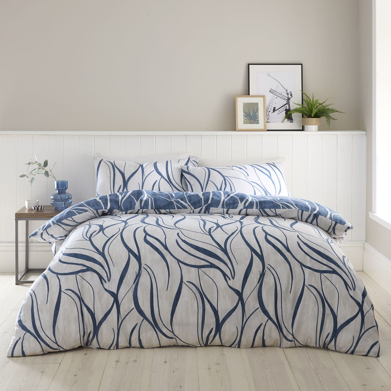 Mira Abstract Duvet Set - Navy / Superking Image 2