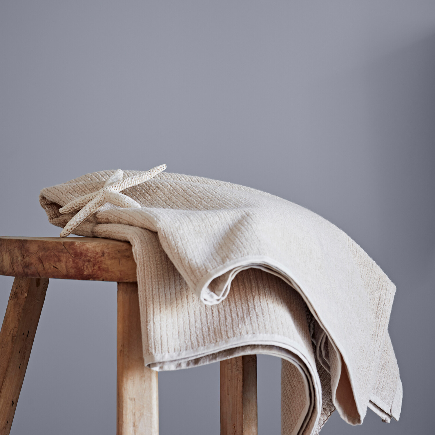 Crown Easyclean Bathroom Paint - Blue Gravel Image 4