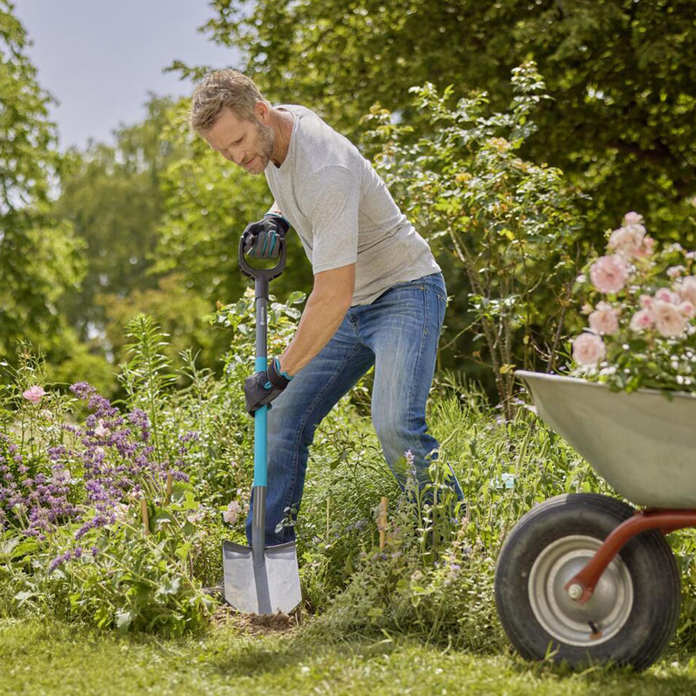Gardena Classic Line Pointed Spade Image 2
