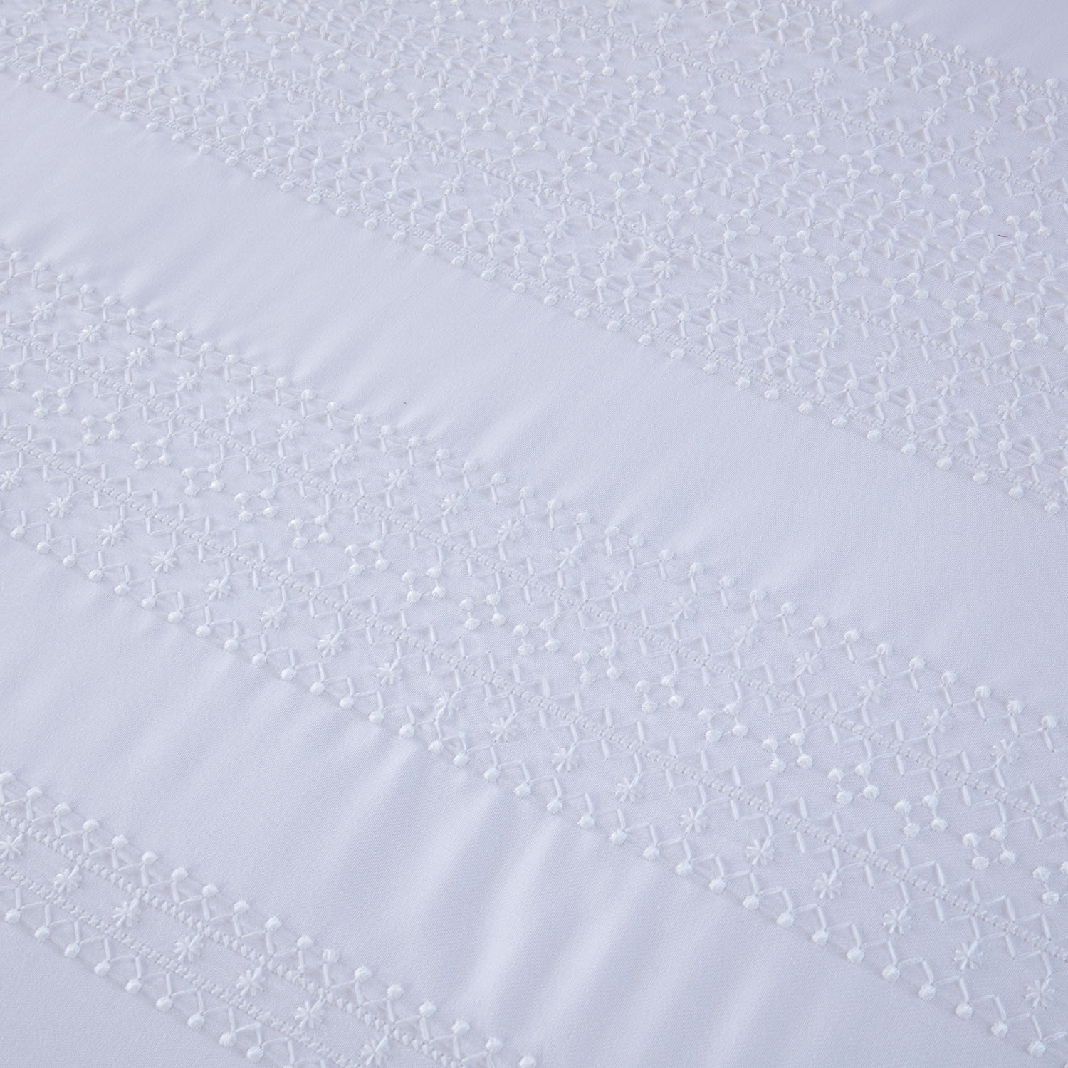 Ariah Embroidered Duvet Set - White / King Image 4