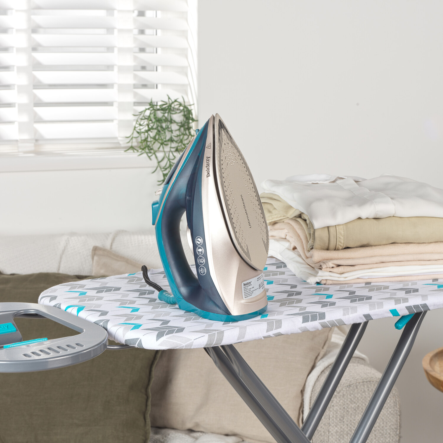 Beldray Steam Iron 2200W Image 4