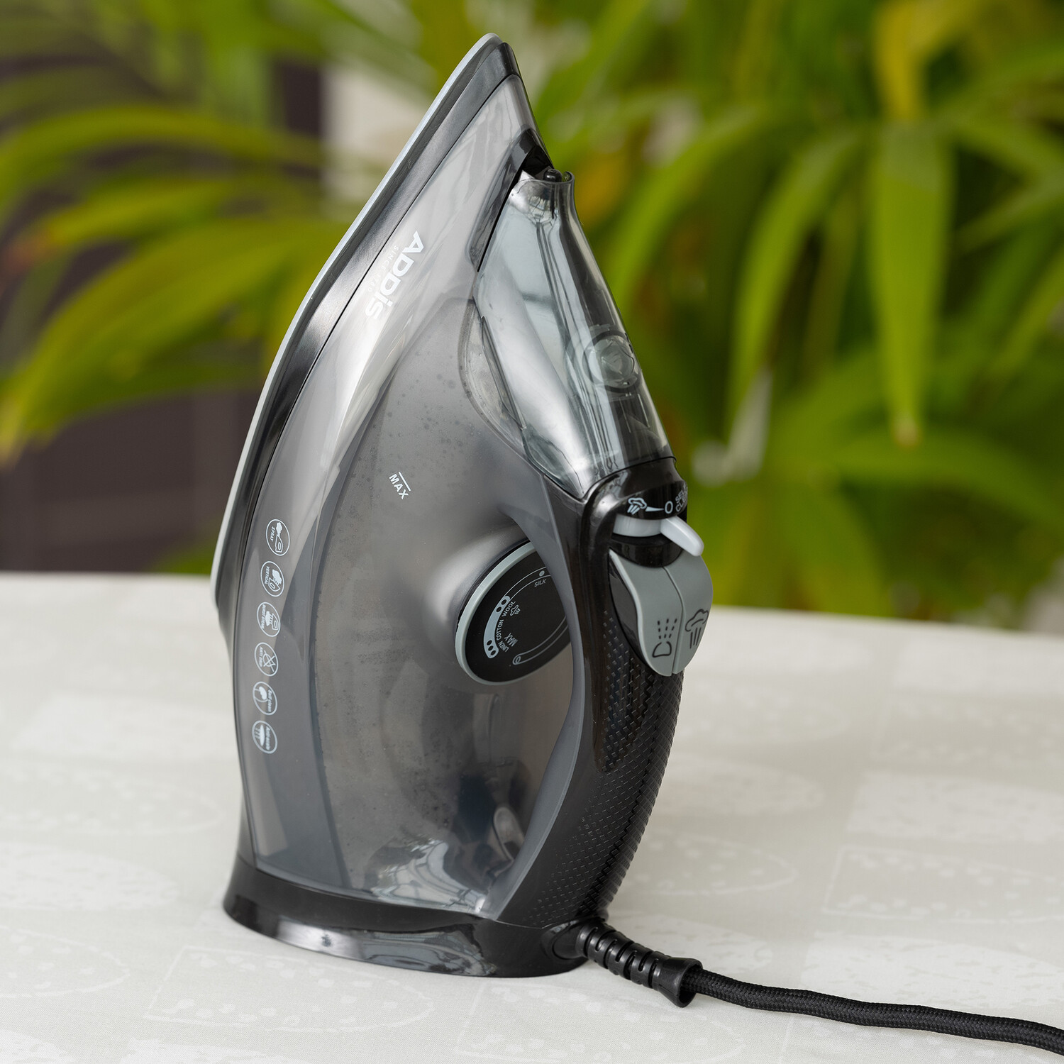 Large Steam Iron 2600W - Black Image 5