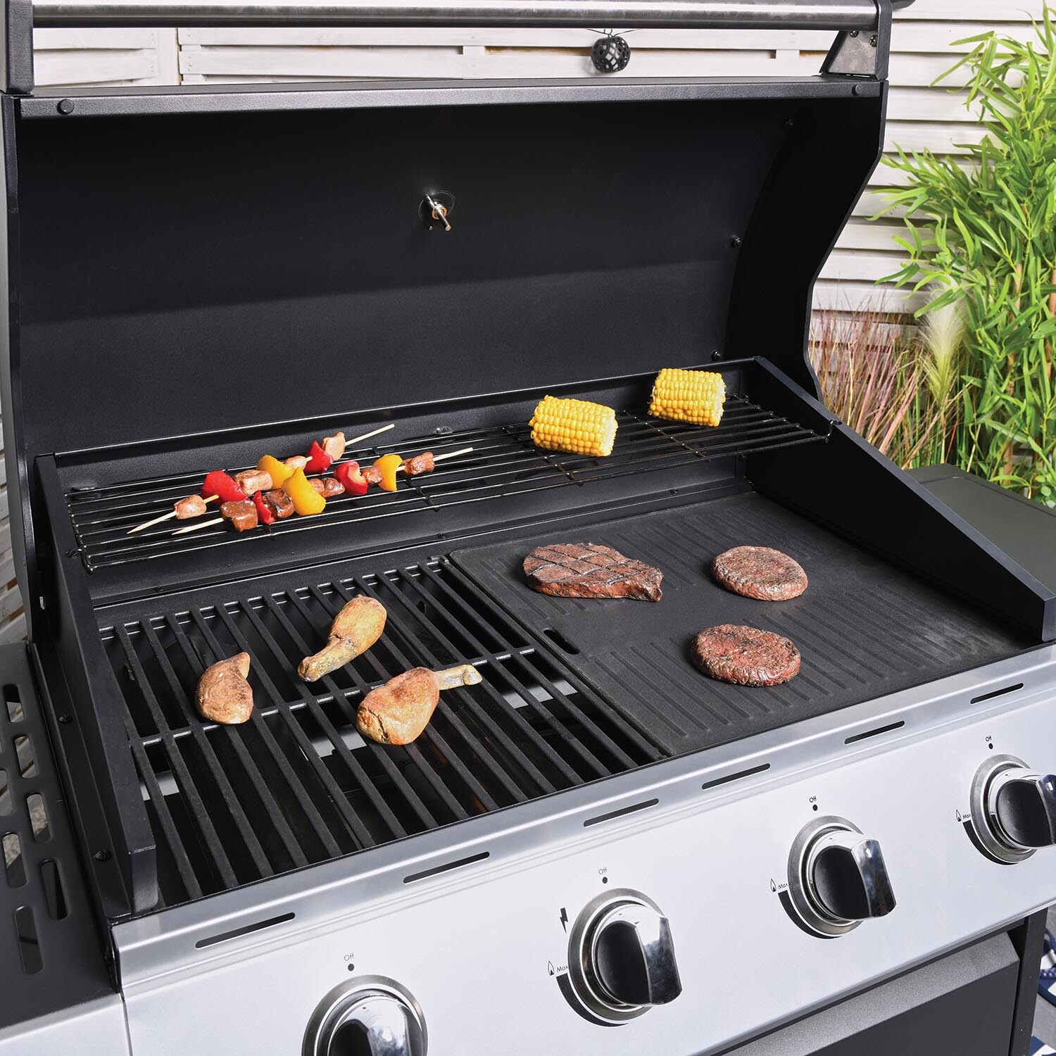 BBQ Chef Columbus Black and Silver 4 Burner BBQ with Side Burner Image 4