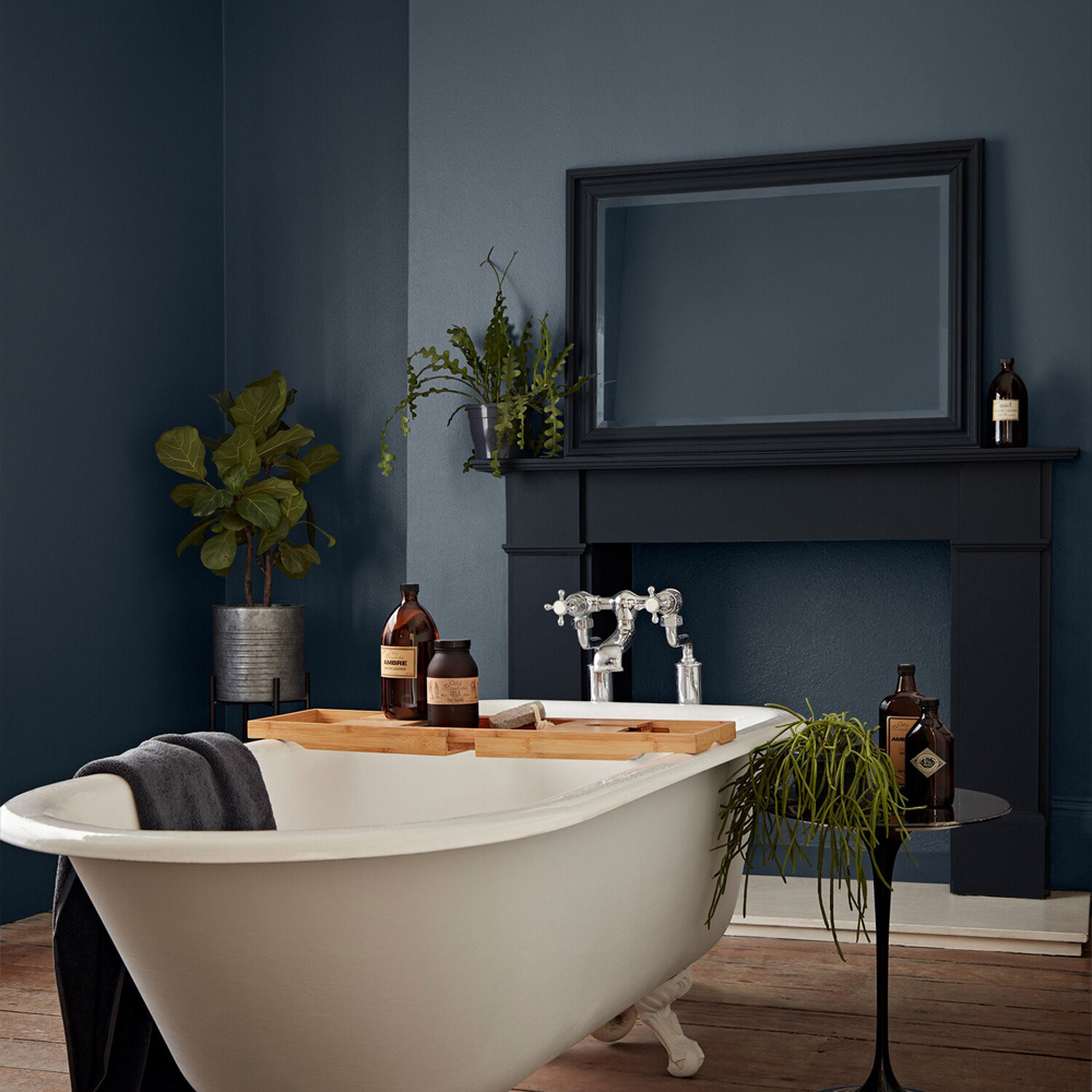 Crown Easyclean Bathroom Paint - Aftershow Image 4