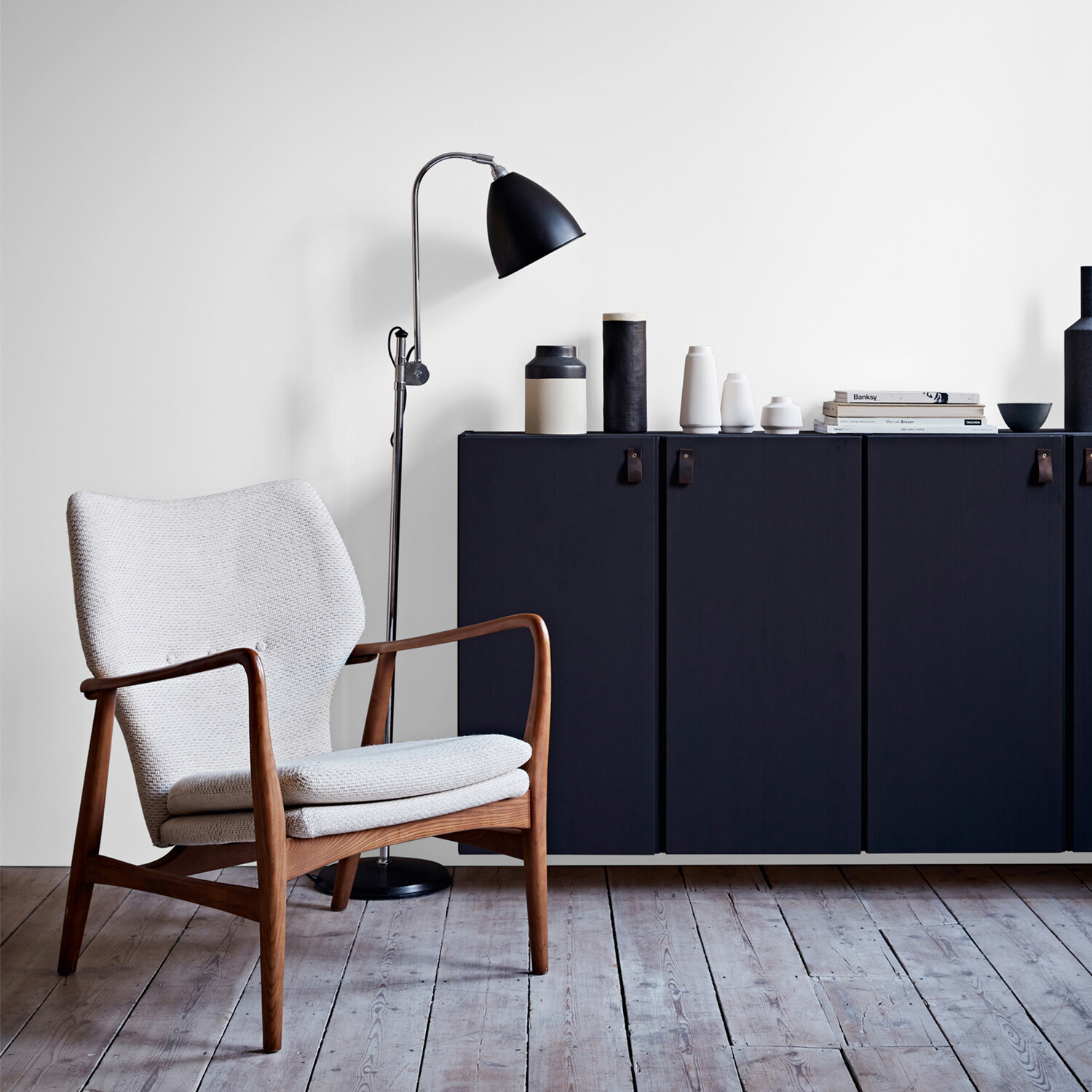 Crown Easyclean Pure Brilliant White Matt Emulsion Multisurface Paint 2.5L Image 9