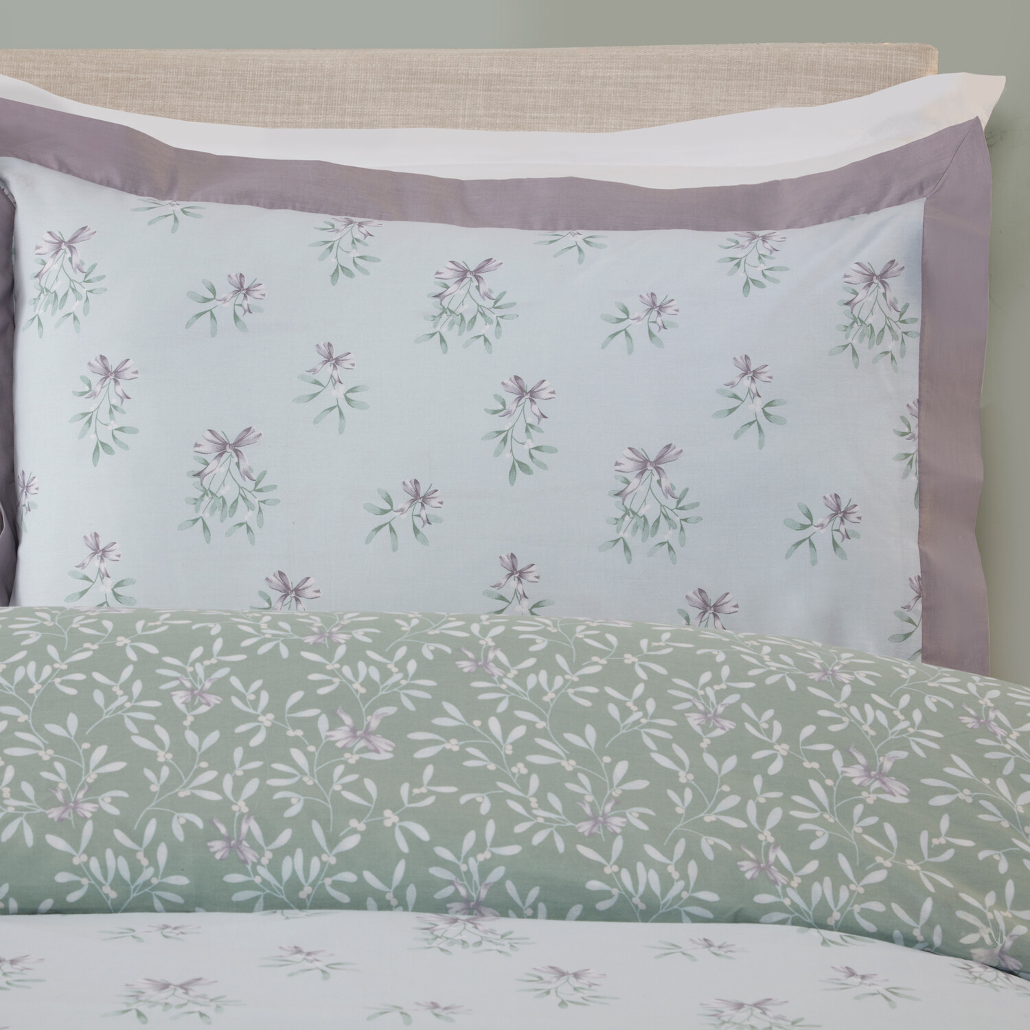 Mistletoe Kisses Duvet Set Green Double Image 3
