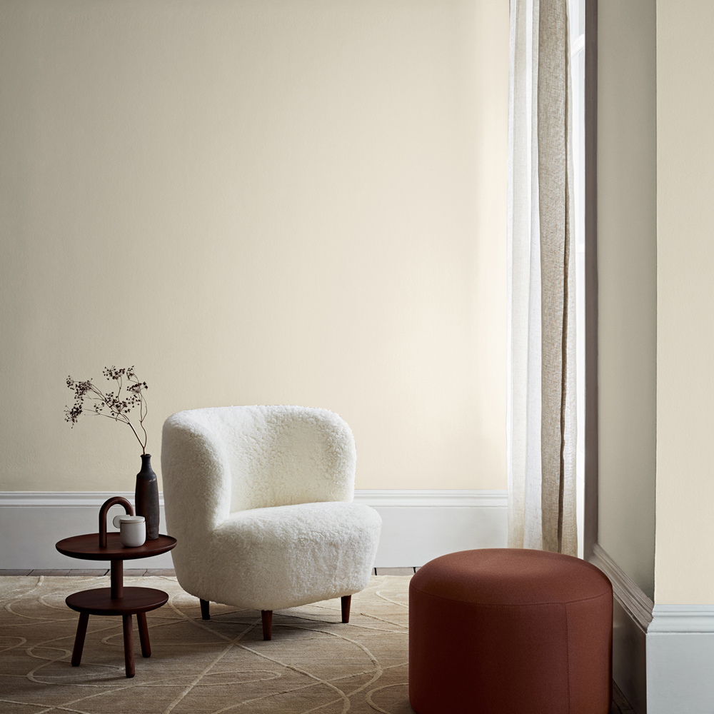 Crown Breatheasy Walls & Ceilings Antique Cream Silk Emulsion Paint 2.5L Image 4