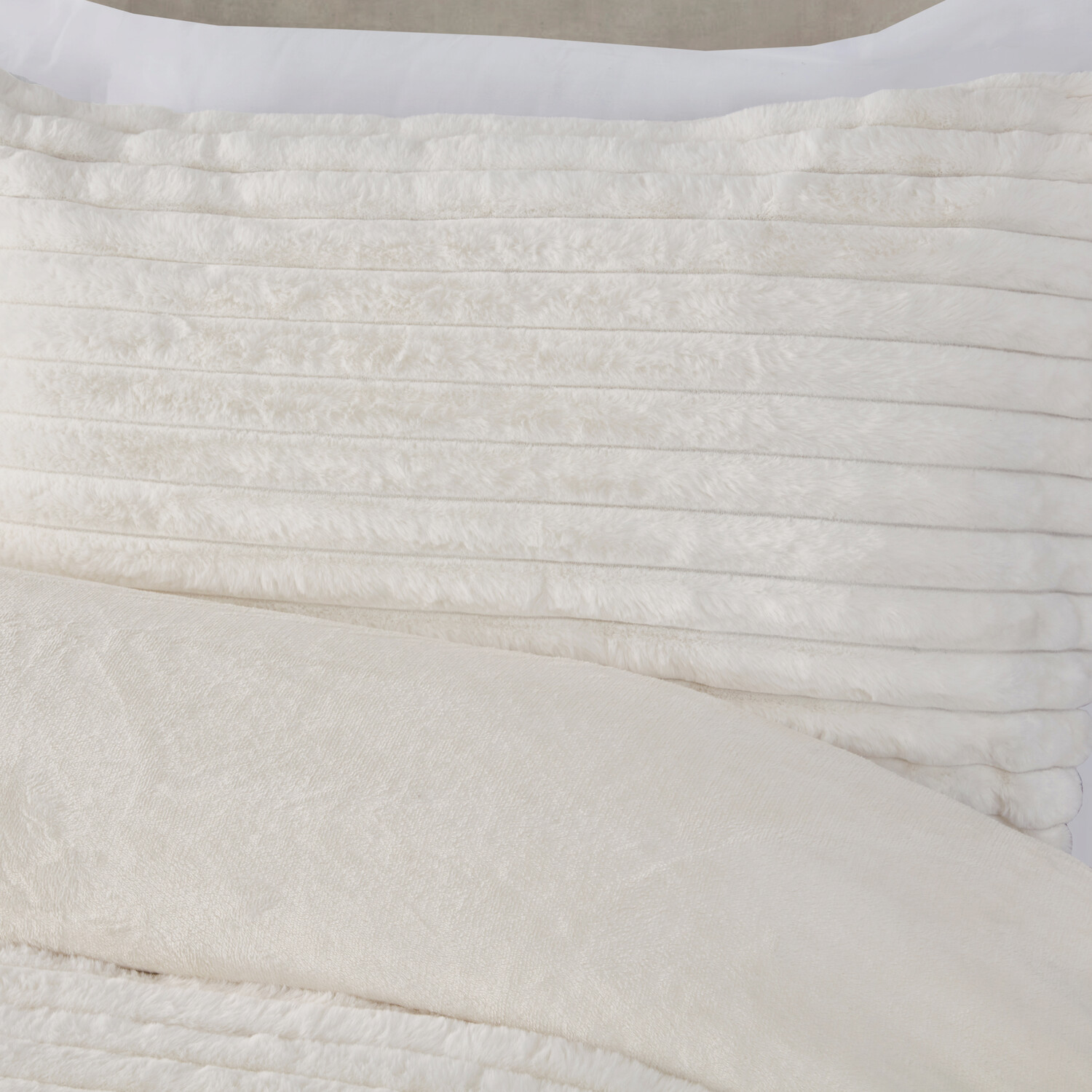 Colorado Faux Fur Duvet Set Ivory King Image 2